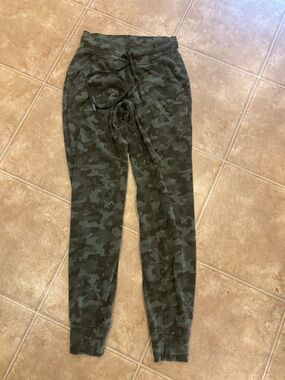 Lululemon Camo Joggers size 4